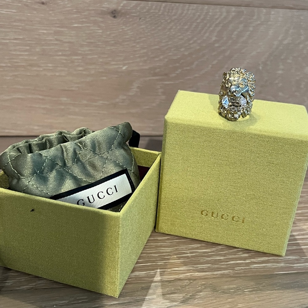 Gucci Aged Gold Lion Head Crystal Ring 6.5